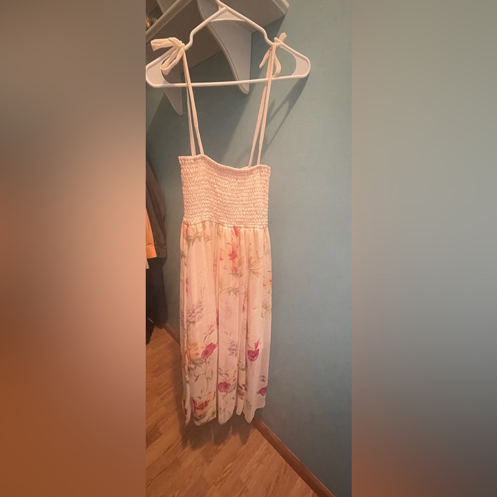 Cream floral Hawaiian dress - one size. Shoulder straps, half lined.